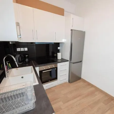 Spacious Flat 10min From Subway Stations Athene